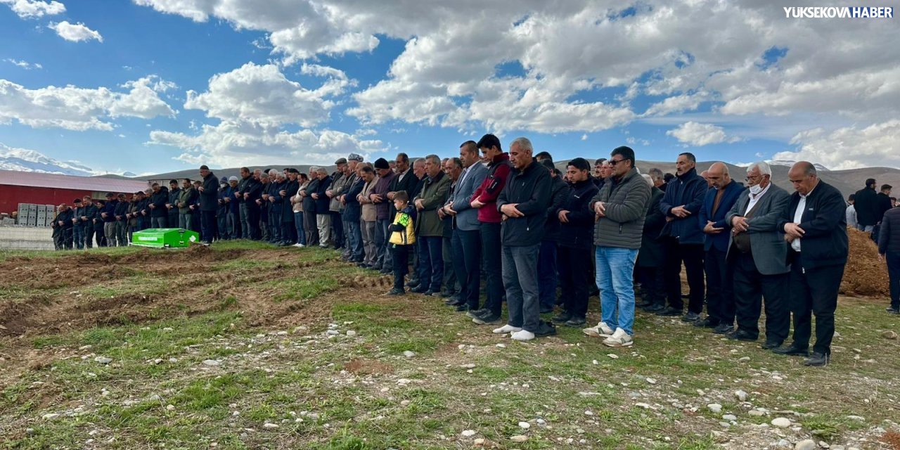Bıçaklı saldırıda hayatını kaybeden Oğraş Yüksekova’da toprağa verildi