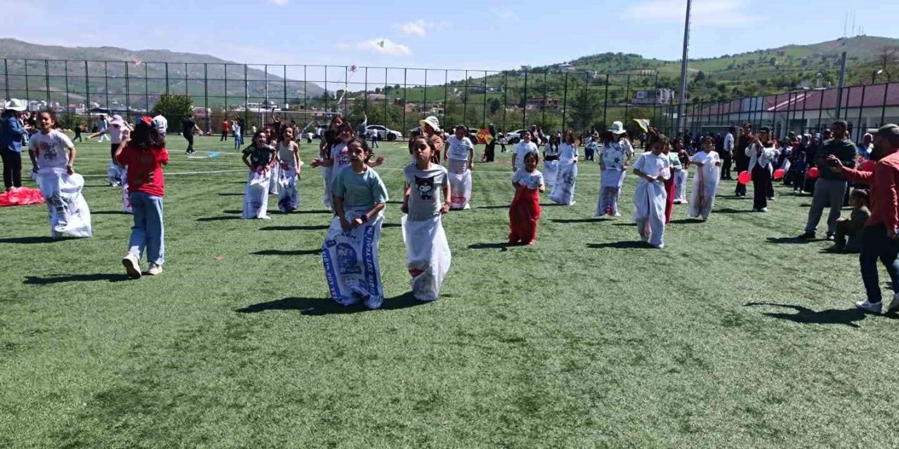 Çermikte uçurtma şenliği düzenlendi