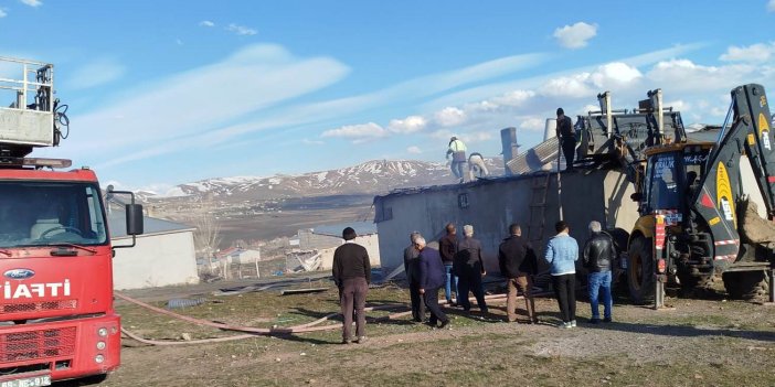 Özalp'ta ev yangını