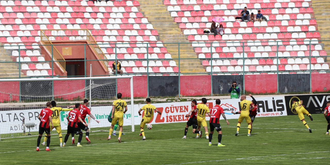 Van Spor FK, evinde İstanbulspor'a 3-1 mağlup oldu