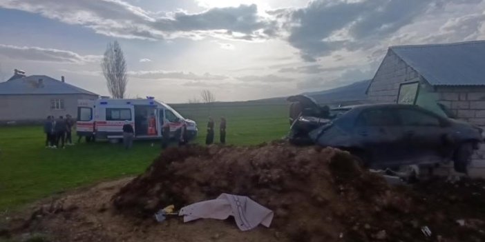 Kontrolden çıkan araç direği devirdi, samanlıkta durabildi: 1 yaralı