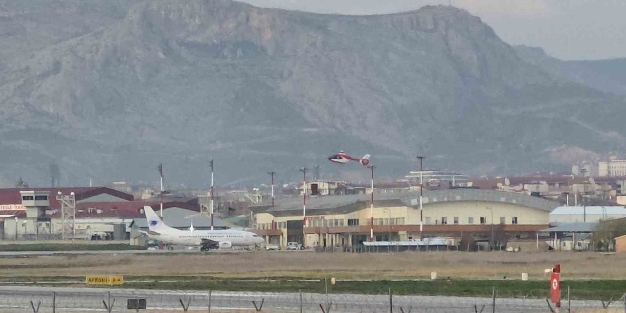 Hakkari’de yenidoğan prematüre bebek ambulans helikopterle Van’a getirildi