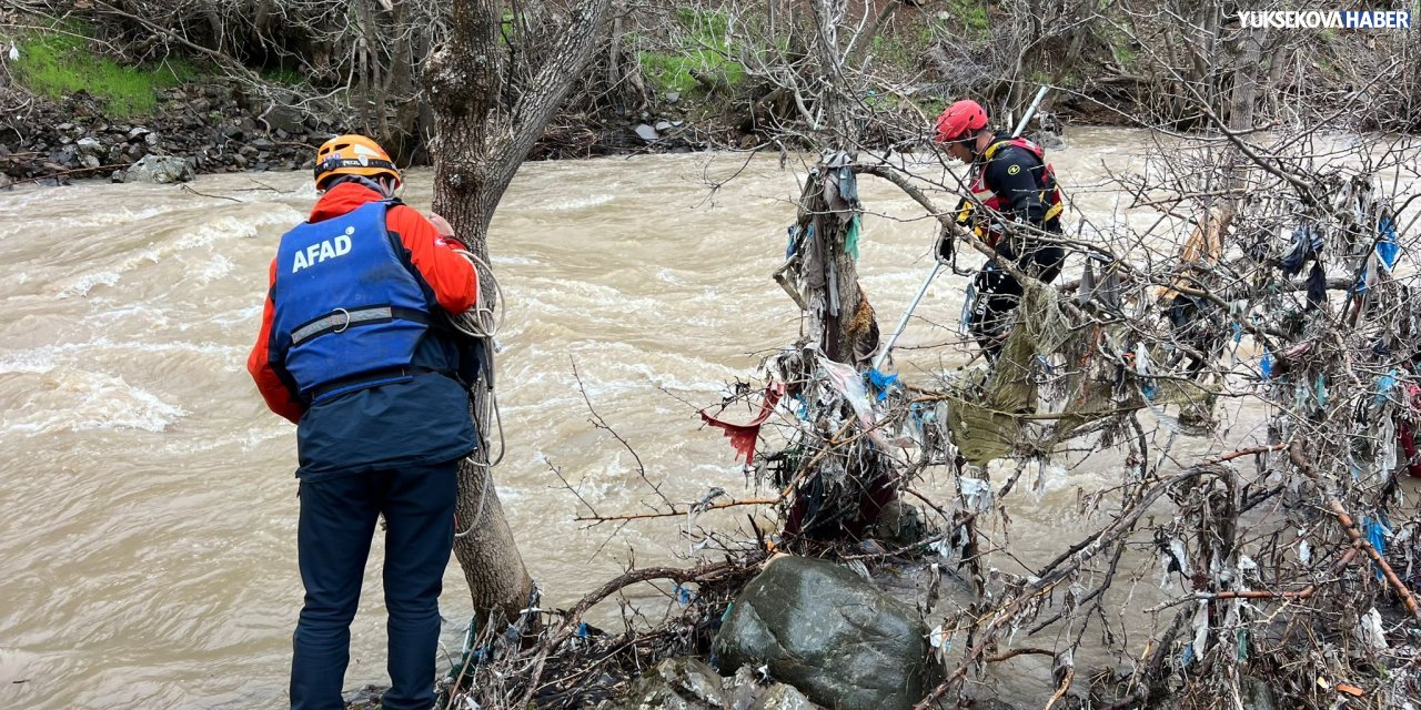 Şemdinli’de dereye düşen çocuğu arama çalışmaları üçüncü gününde