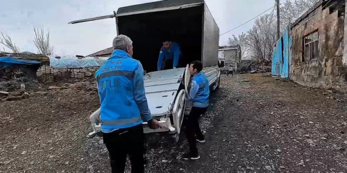 Ahlat'ta yatağa bağımlı hastaya ortopedik yatak hediye edildi