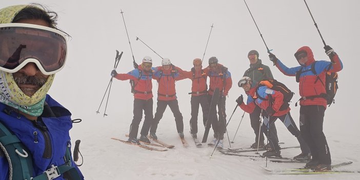 Ağrı Dağı’nda yasak sonrası ilk zirve Yüksekovalı rehber eşliğinde yapıldı