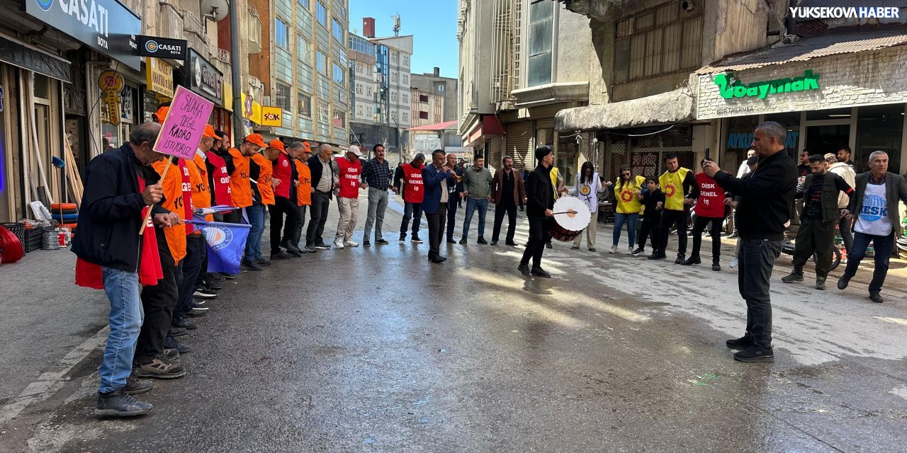 Yüksekova’da 1 Mayıs kutlaması: Davul-zurna eşliğinde halaylar çekildi