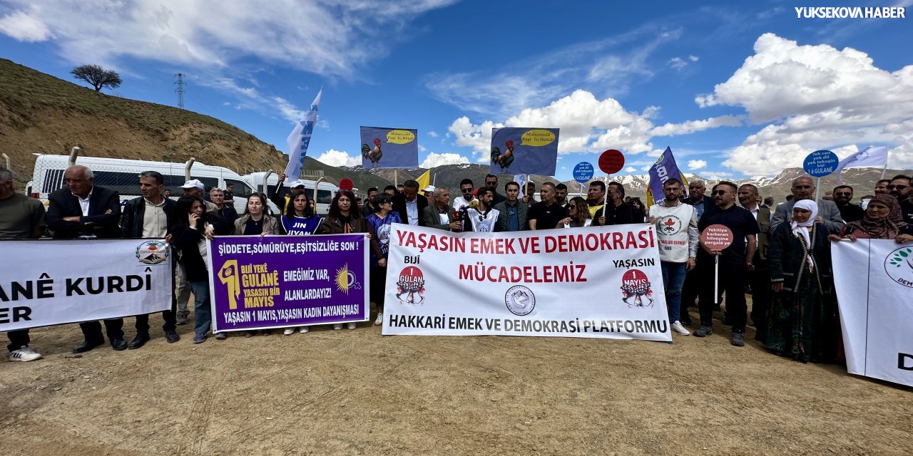 Hakkari’de tüm bileşenler heyelan bölgesinde yol sorunlarına tepki gösterdi