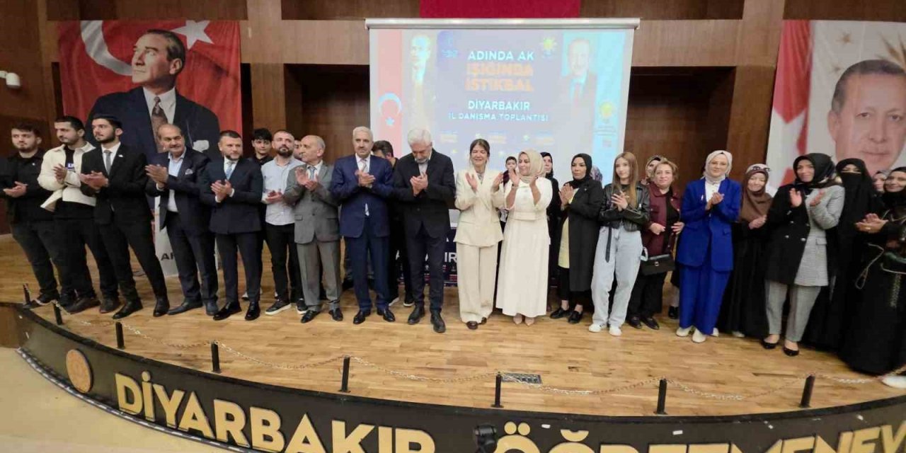CHP ve YRP’den ayrılan 100 kişi AK Parti’ye katıldı