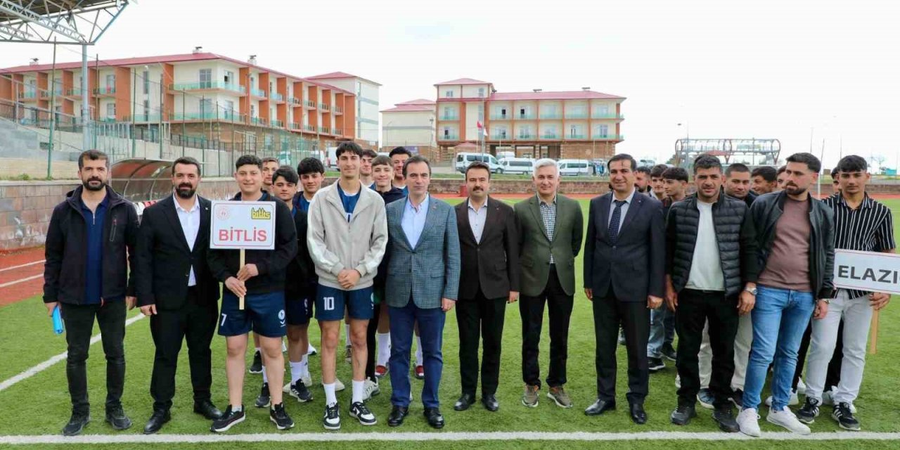 Bitlis'in Ahlat ilçesinde liseler arası bölge maçları başladı