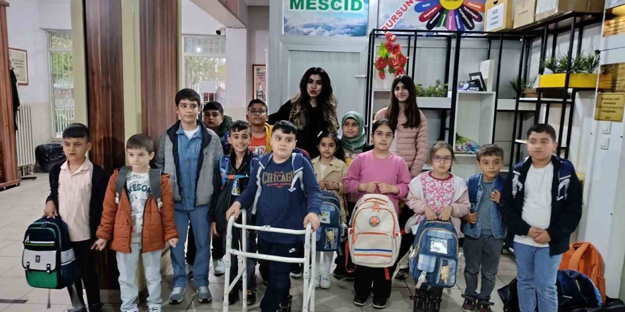 Çermikli iş adamından öğrencilere kırtasiye yardımı
