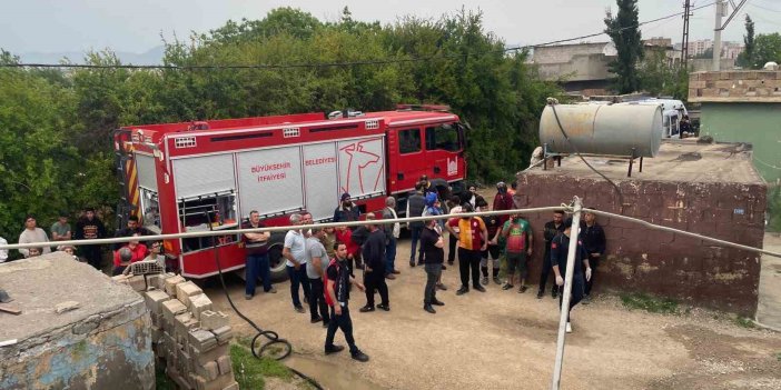 Kızıltepe'de evde çıkan yangında 4 kişi dumandan etkilendi