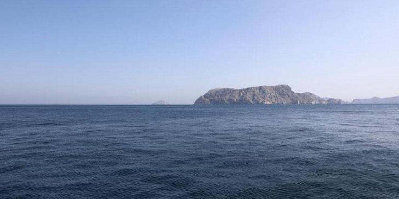 İran: Deniz Kuvvetleri'nin hızlı uyarısıyla ABD gemilerinin Hürmüz Boğazı'na girmesi engellendi