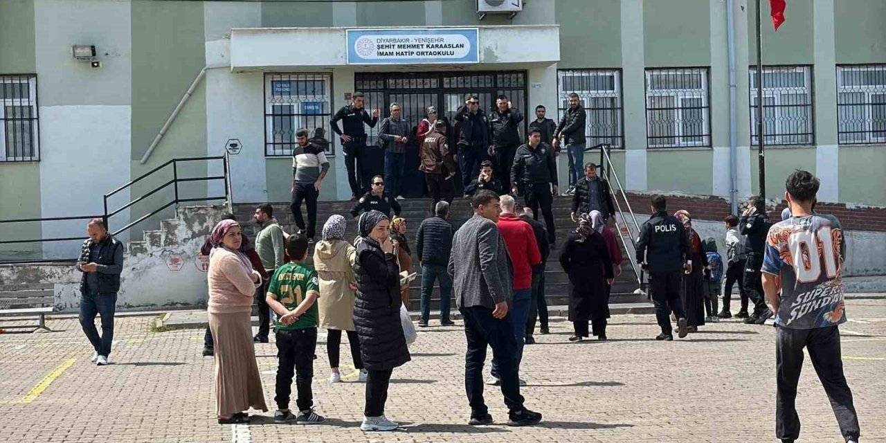 Okul çevresinde peş peşe silah sıkıldı, korku dolu anlar yaşandı