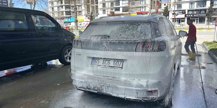 Van’da oto yıkamacılarda kuyruk oluştu