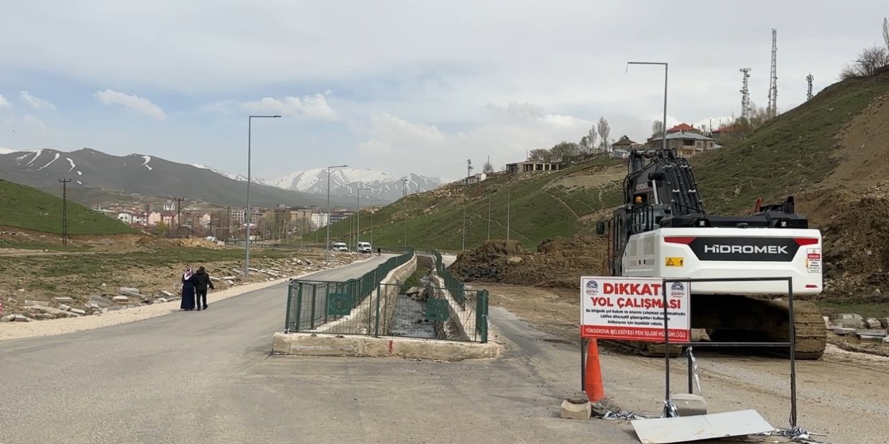 Pizok yolunda ulaşım 1 aydır tek şeritten sağlanıyor