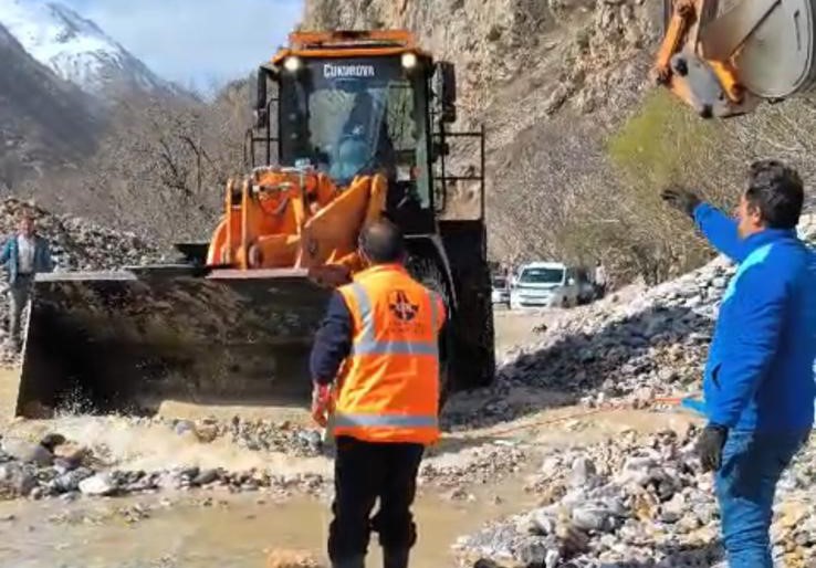 Van-Çatak kara yolu yeniden ulaşıma açıldı