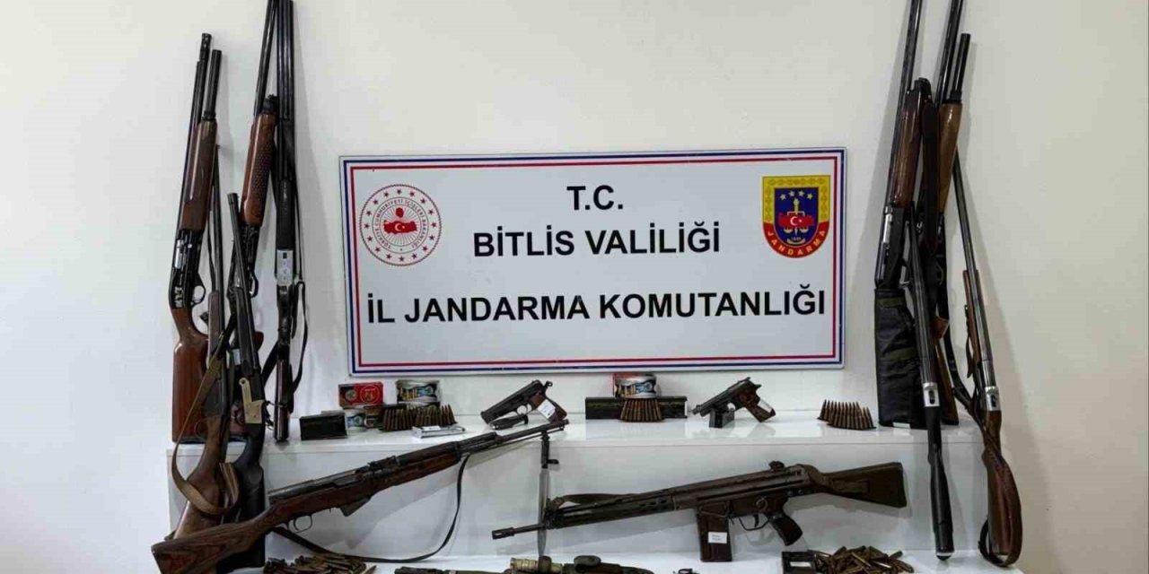 Bitlis’te çok sayıda silah ve mühimmat ele geçirildi