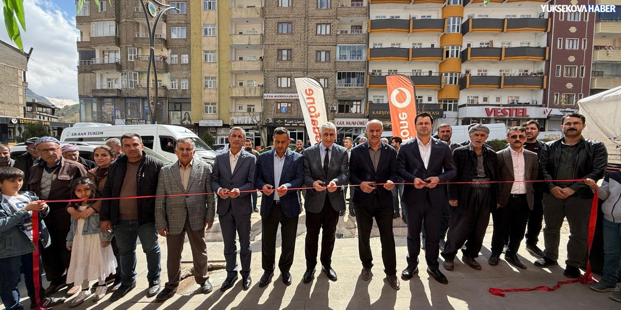 Şemdinli’de Media Saray Restaurant hizmete açıldı