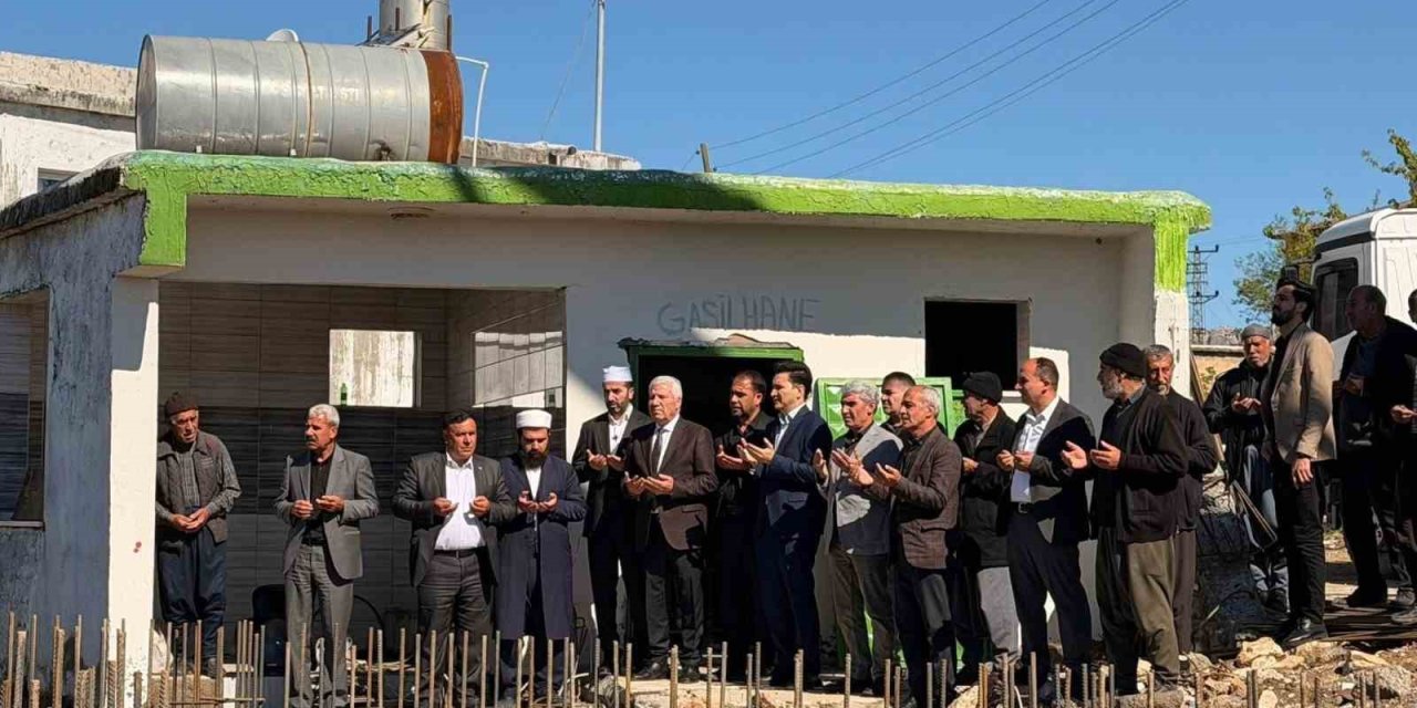 Çermik’te depremde ağır hasar alan cami yeniden inşa ediliyor