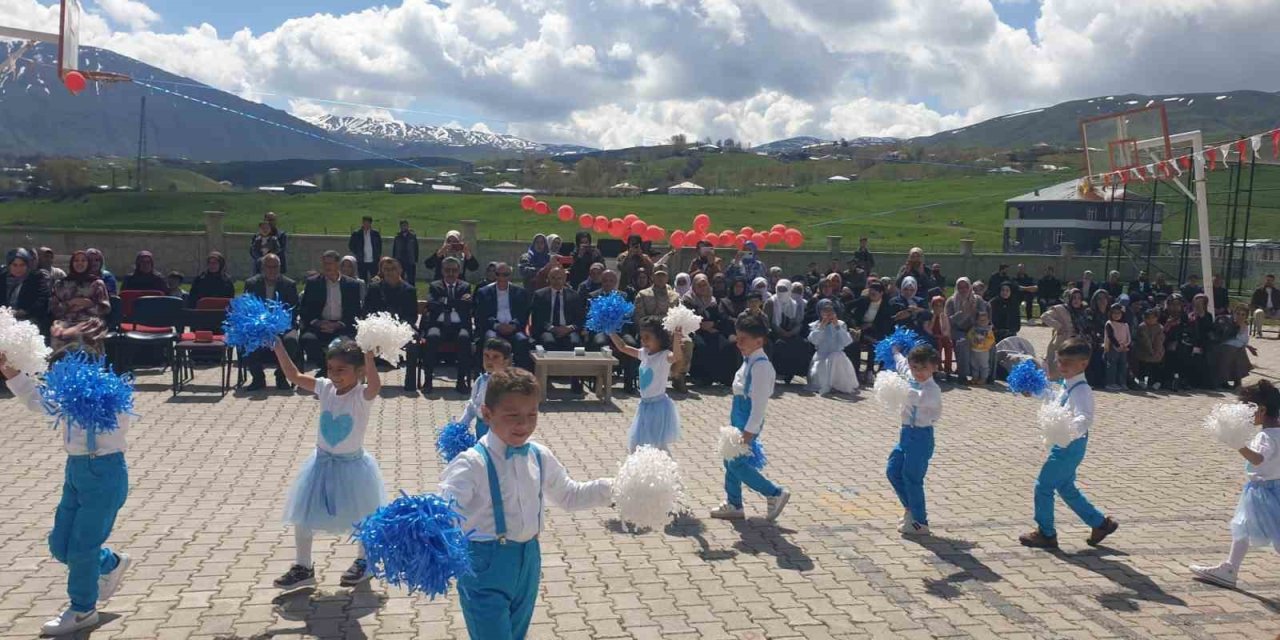 Muradiye’de ‘Bahar Şenliği’ yapıldı