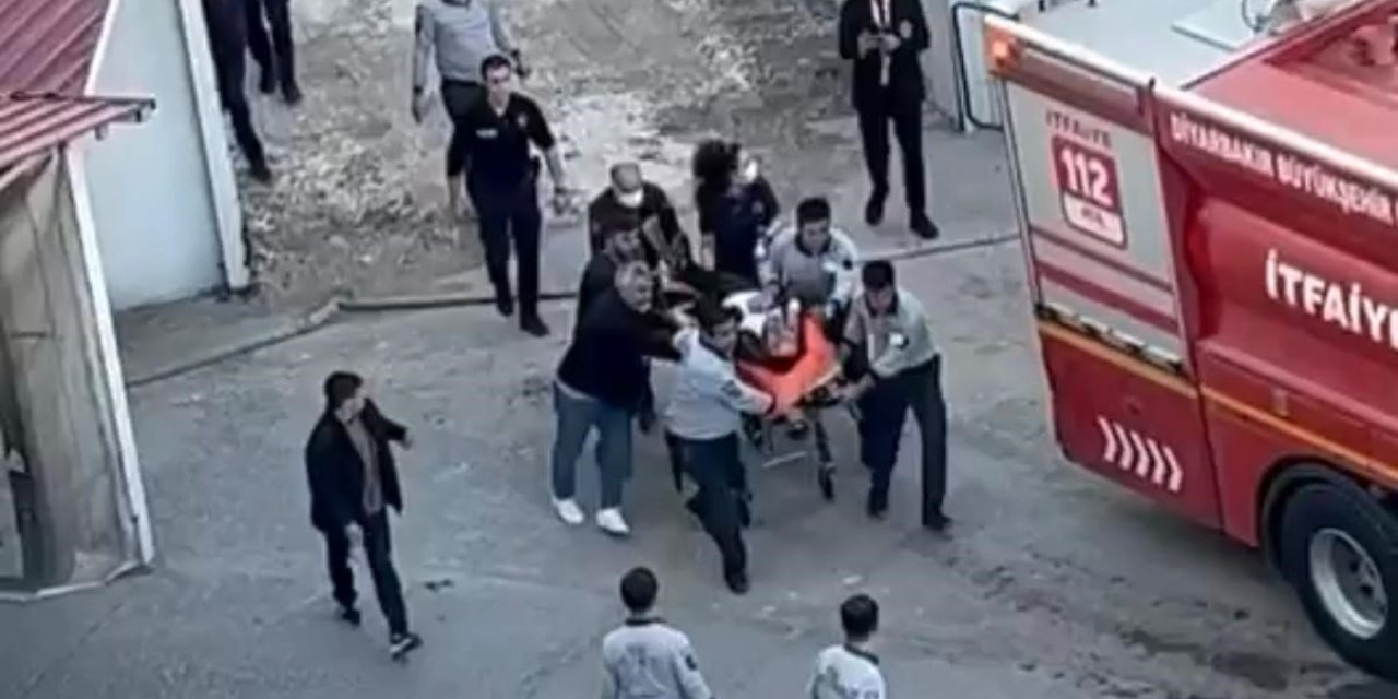 Diyarbakır’da inşaat halindeki otelde yangın: 13 kişi dumandan etkilendi