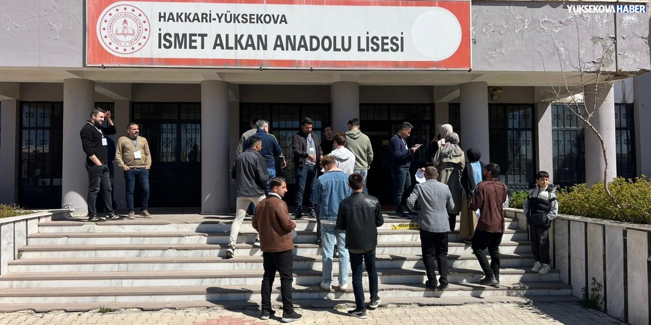 600 öğrenci Yüksekova’da sınava girdi