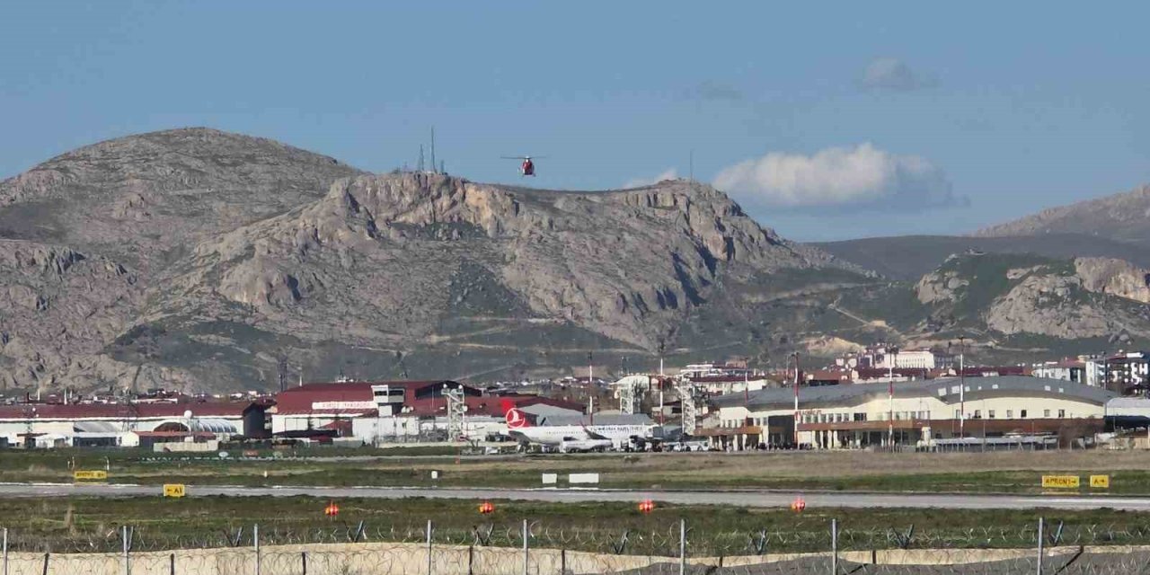 Van’da 77 yaşındaki hasta için helikopter ambulans havalandı