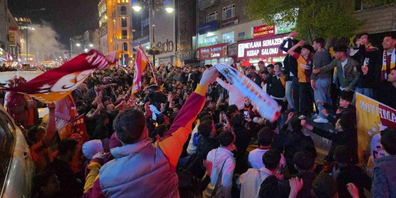 Van’da Galatasaray’ın şampiyonluğu coşkuyla kutlandı