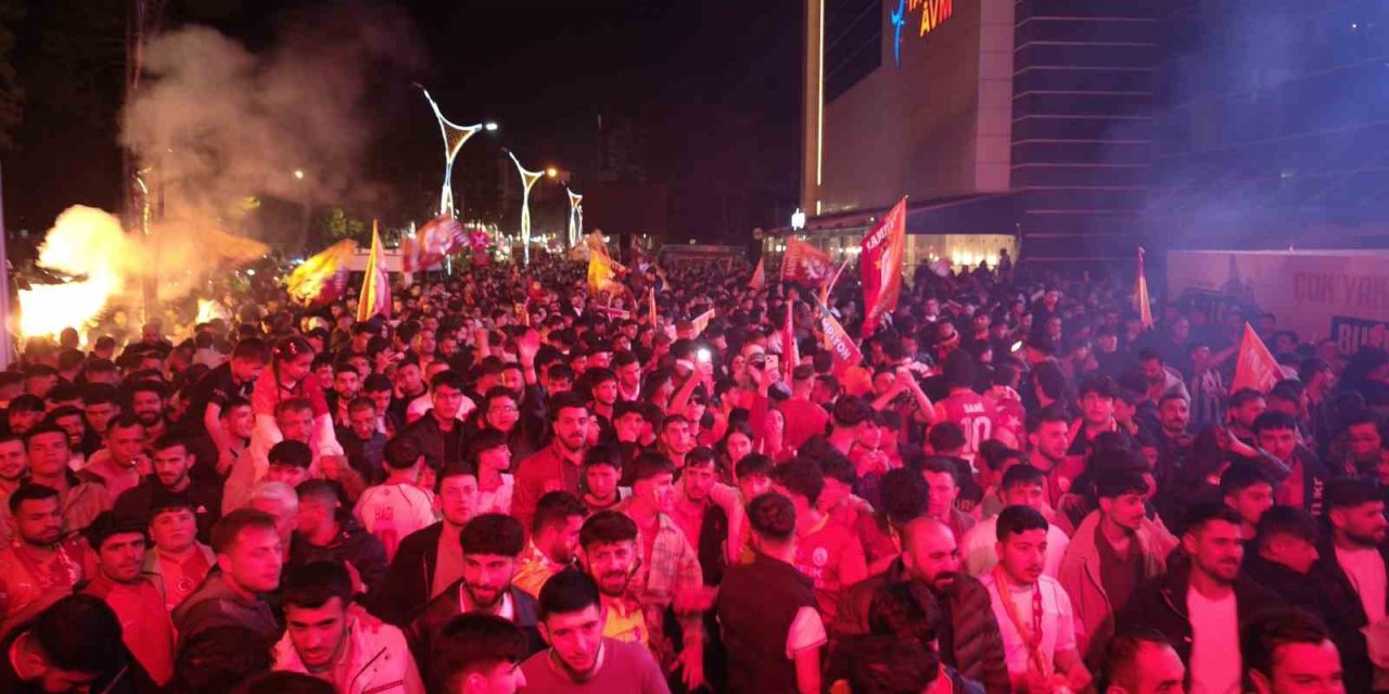 Tatvan’da Galatasaray’ın şampiyonluğu coşkuyla kutlandı