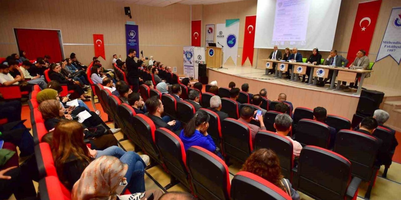 Van YYÜ’de "Sanal Bahis Felaketine Karşı Seferberlik Paneli" yapıldı