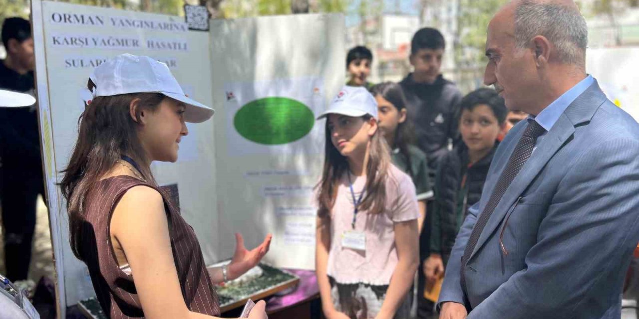 Van’da öğrencilerin hazırladığı projeler bilim fuarında gösterildi