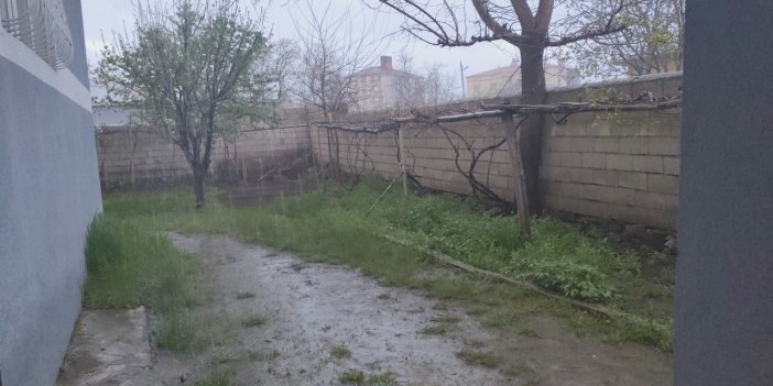 Erciş’te şiddetli yağmur yağışı etkili oldu