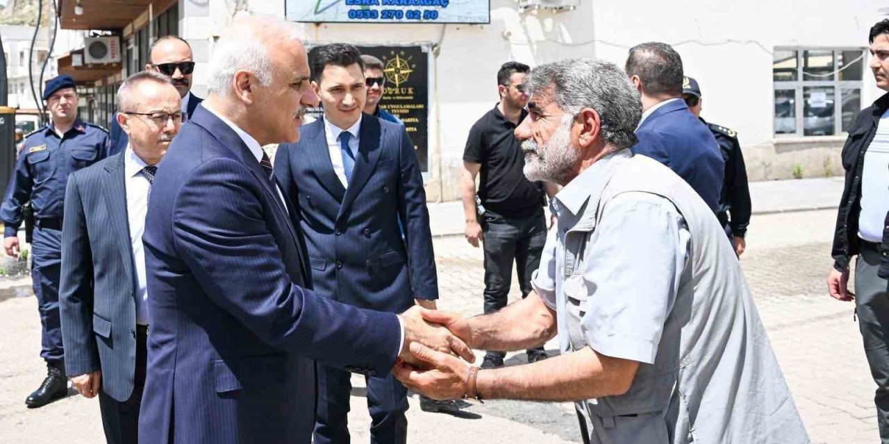 Vali Zorluoğlu'dan Çermik kitap fuarına ziyaret