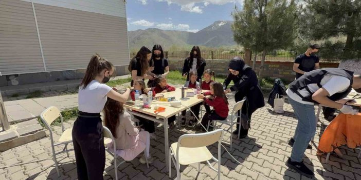 Tatvan'da köy okulu öğrencilerinin yüzü güldü