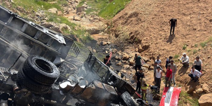 Şarampole devrilip alev alan kömür yüklü TIR’ın şoförü öldü