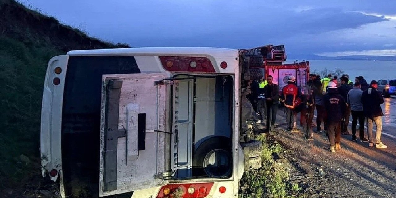 Van’da emniyet personelini taşıyan midibüs devrildi: 4 yaralı