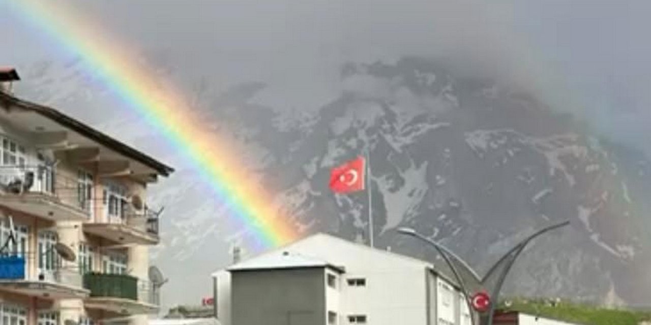 Hakkari’de yağış sonrası gökkuşağı çıktı