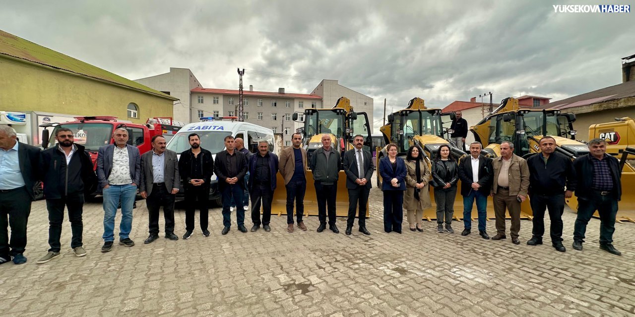 Yüksekova Belediyesi araç filosunu güçlendirdi: 8 yeni araç hizmete alındı