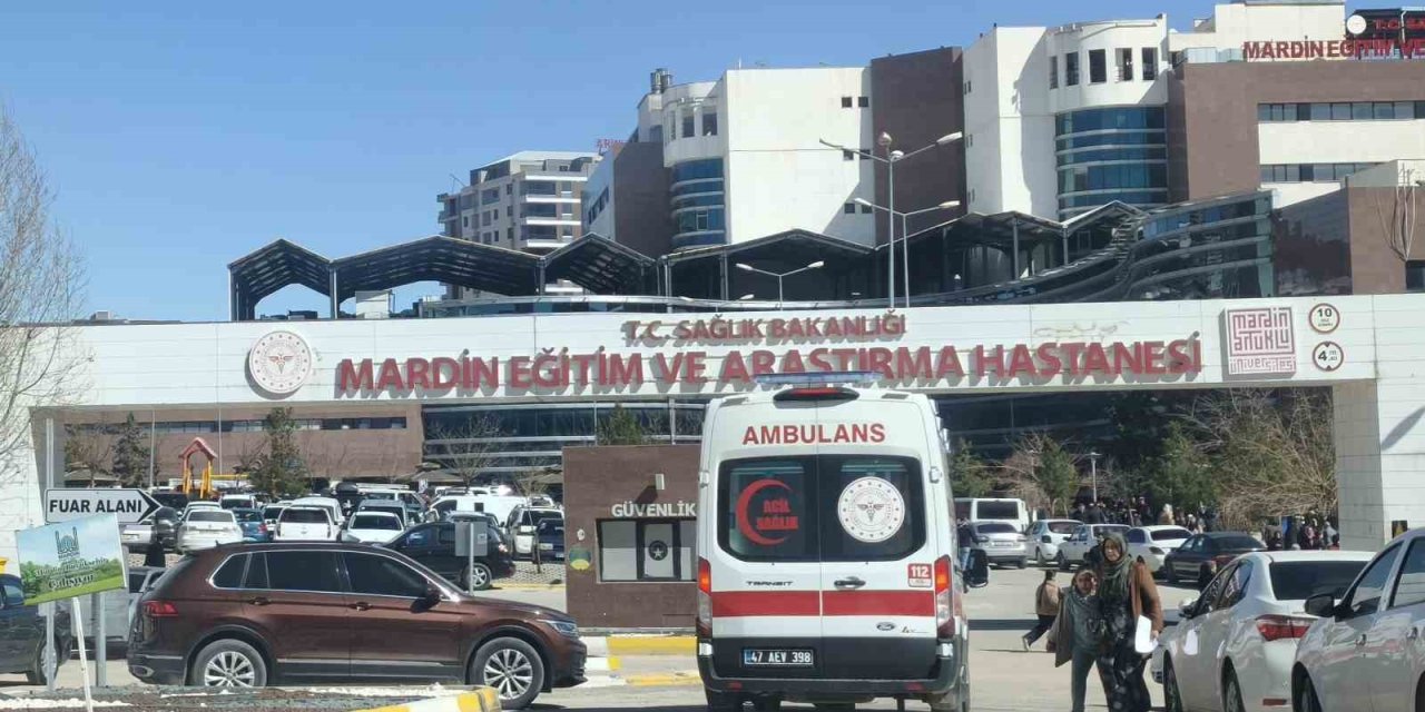 Otomobilin altında kalan çocuk hayatını kaybetti