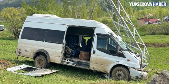 Yüksekova-Şemdinli yolunda kaza: 11 kişi yaralandı