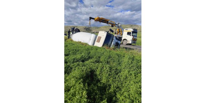 Beton mikseri devrildi: 1 kişi yaralandı