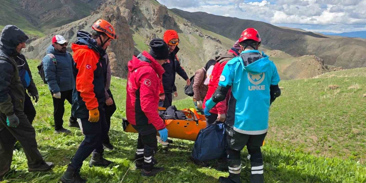 Van’da dağda mahsur kalan vatandaş kurtarıldı