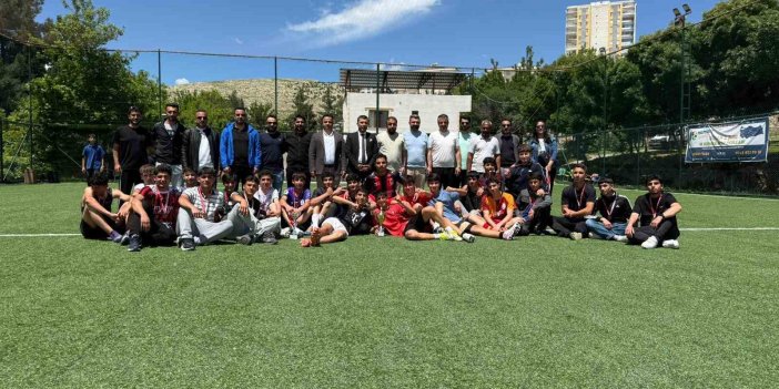 Diyarbakır’da "Maarifin Kalbinde Marifetli Gençlik" temasıyla futbol turnuvası yapıldı