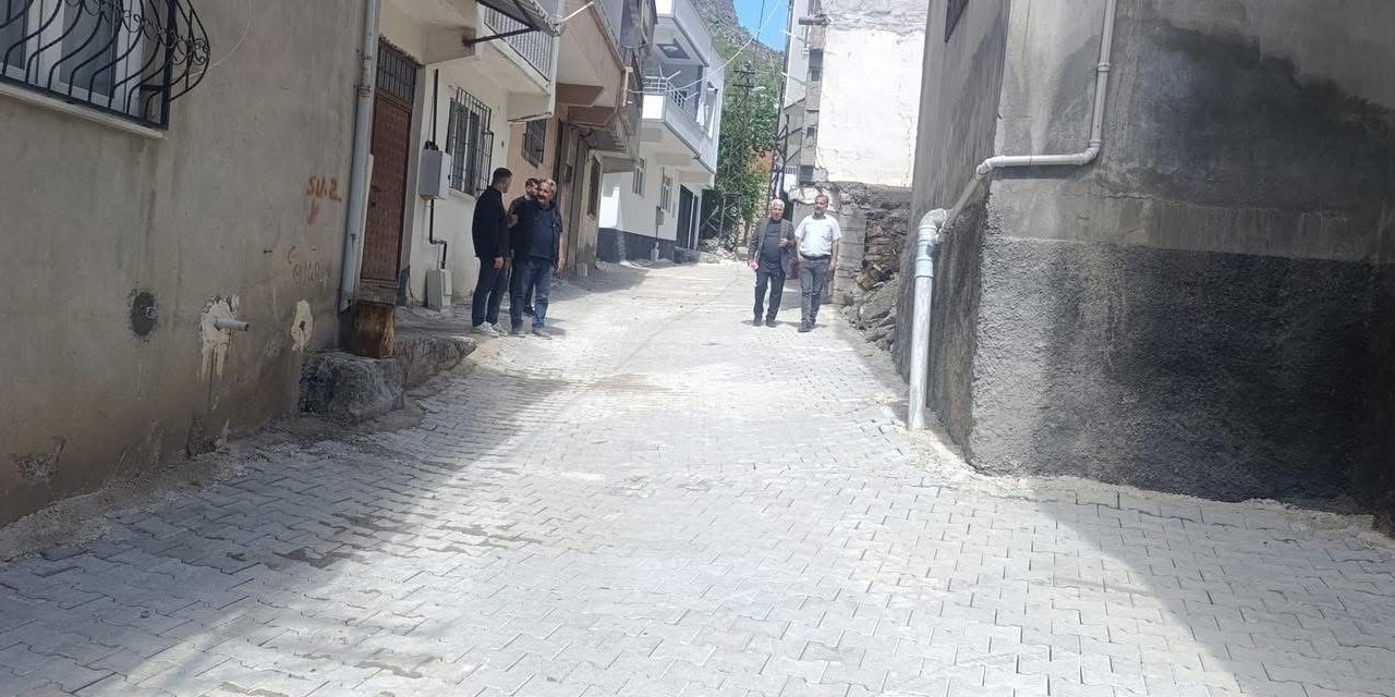 Çermik’te bozulan yollar onarılıyor