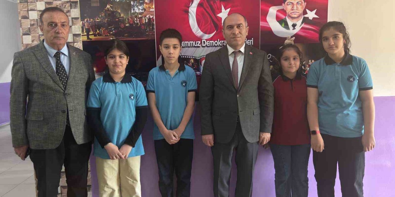Bitlis’te kuş yavrusunu kurtarmaya çalışan öğrencilere  ödül
