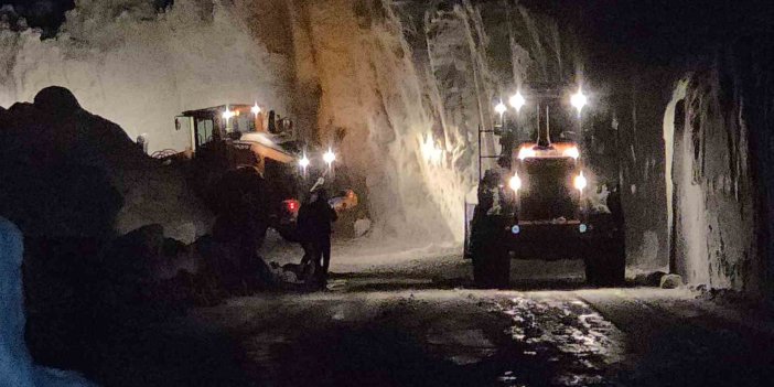 Van-Bahçesaray yolunda gece mesaisi