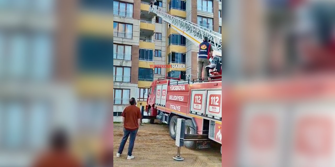 Yüksekova’da kapı ihbarına giden itfaiye ekipleri evde kadının cansız bedenini buldu