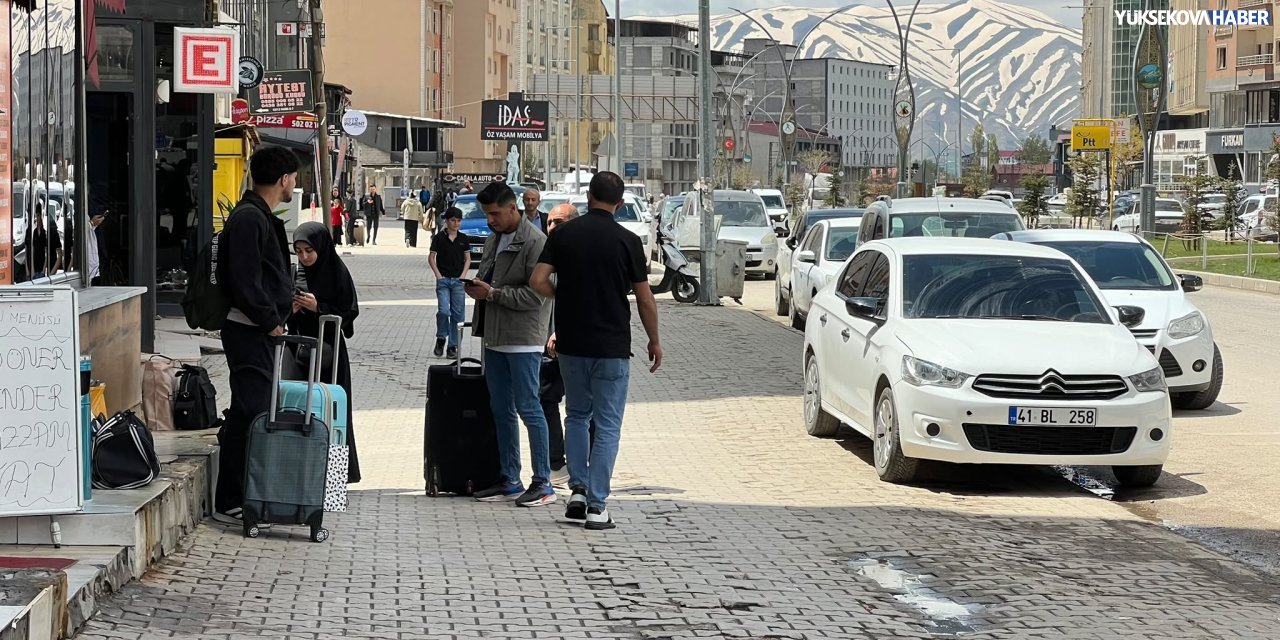 Yüksekova’da bayram öncesi otogarda yoğunluk