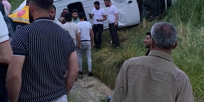 Diyarbakır’da yolcu minibüsü takla attı: 15 yaralı