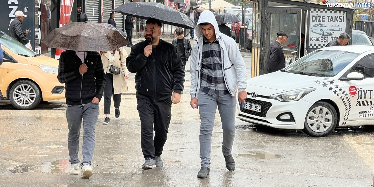 Yüksekova’da yağmur etkili oldu